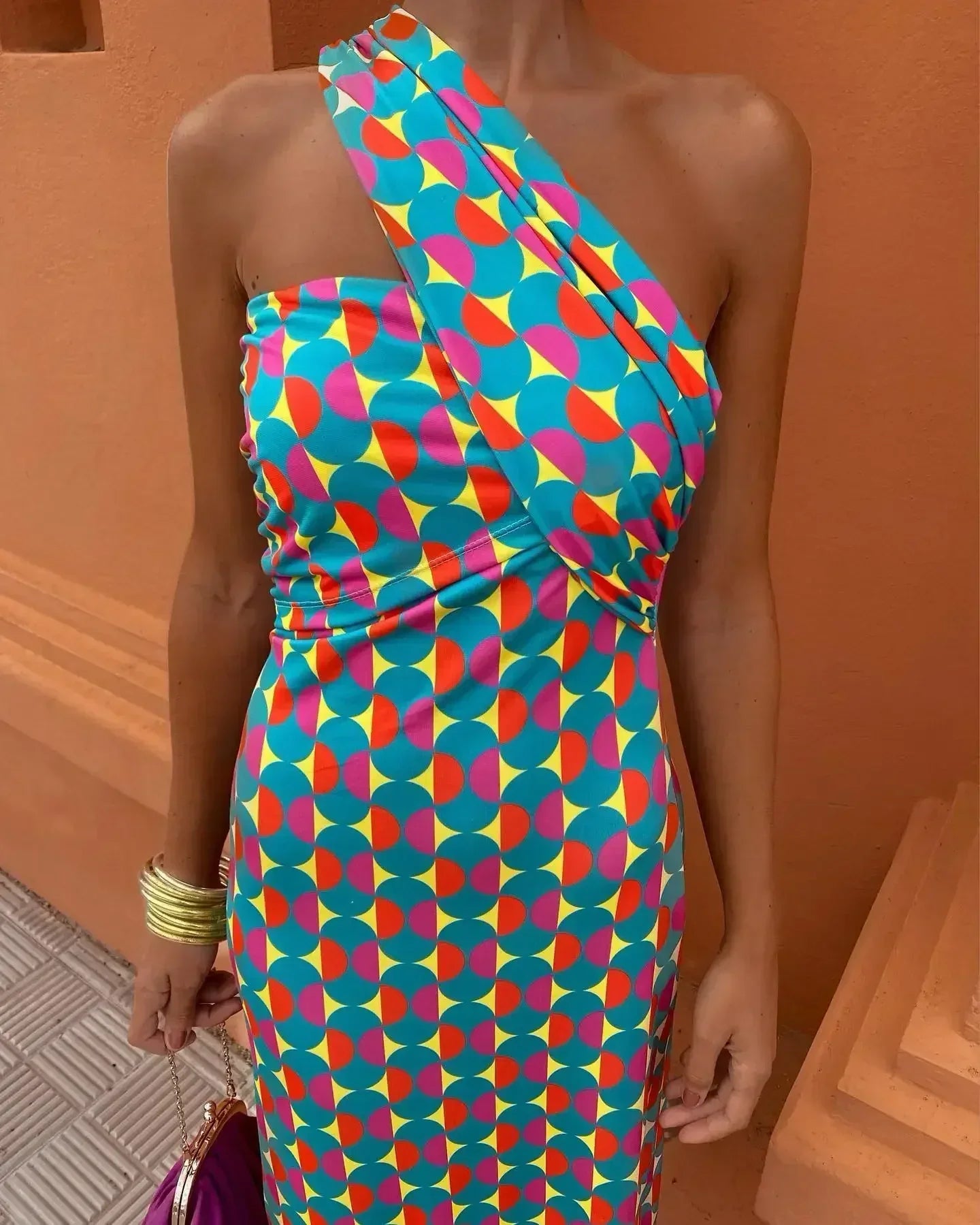 Isabel - Elegante Vestido Con Hombros Diagonales