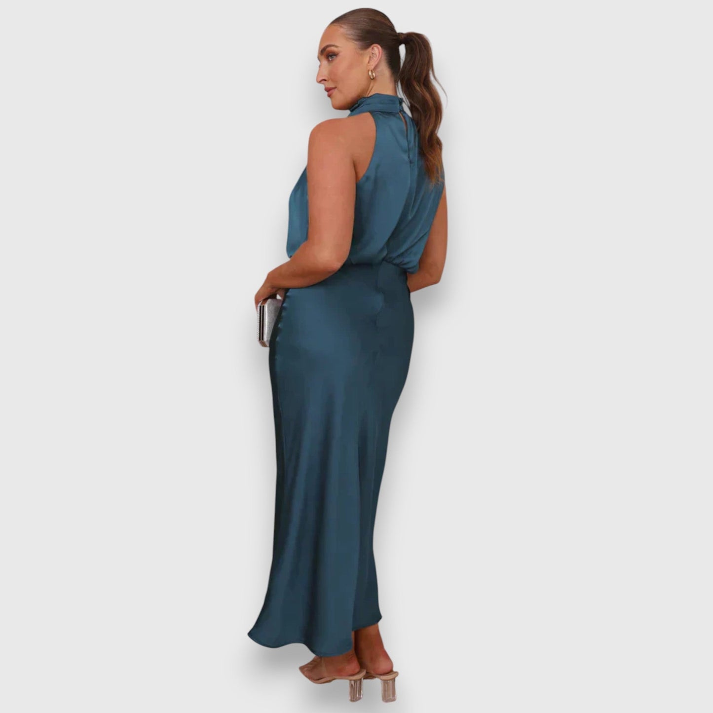 Zenaida – Vestido Midi Atemporal